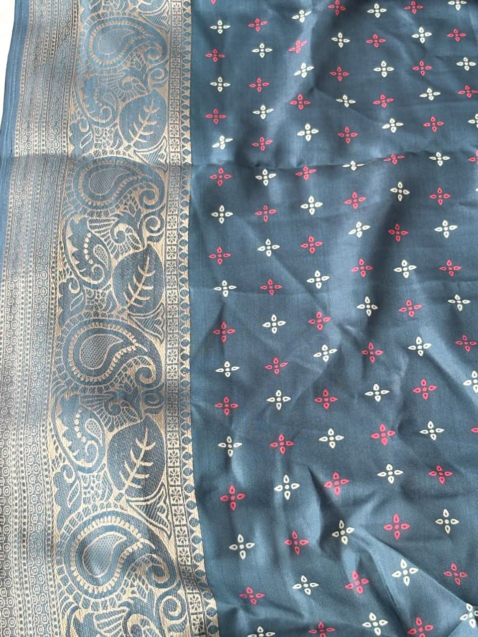 Premium Crepe Saree with Traditional Temple Border & Peacock Pallu
