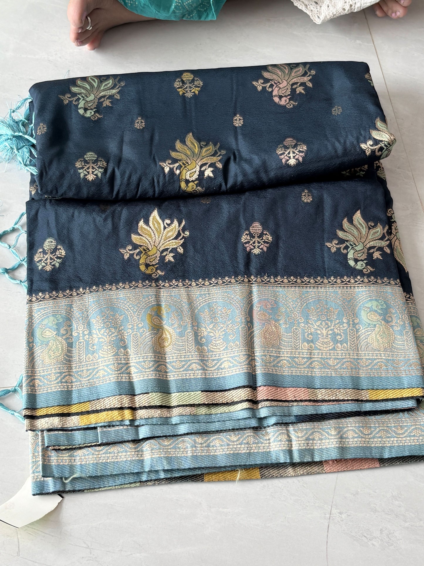 Premium Georgette Saree with Unstitched Blouse Piece
