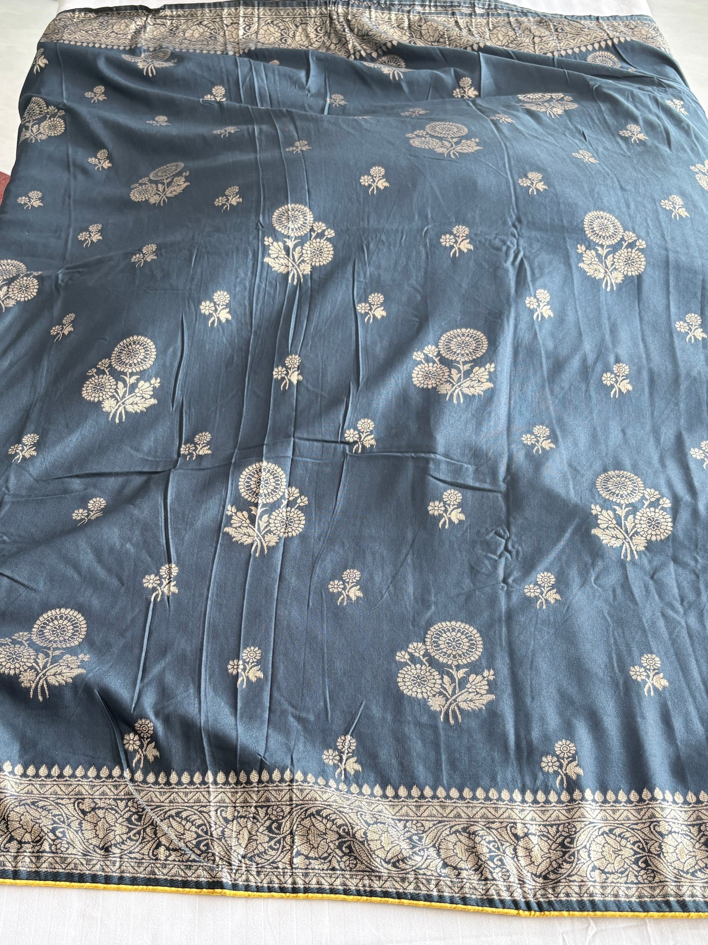 Traditional Banarasi Silk Saree with Zari Butti and Woven Border