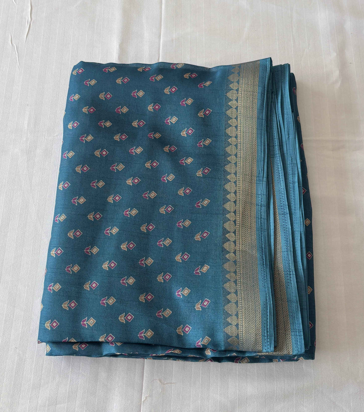 Elevate Your Style with Our Elegant Silk Saree Featuring Woven Butti Design - Saree Fusion