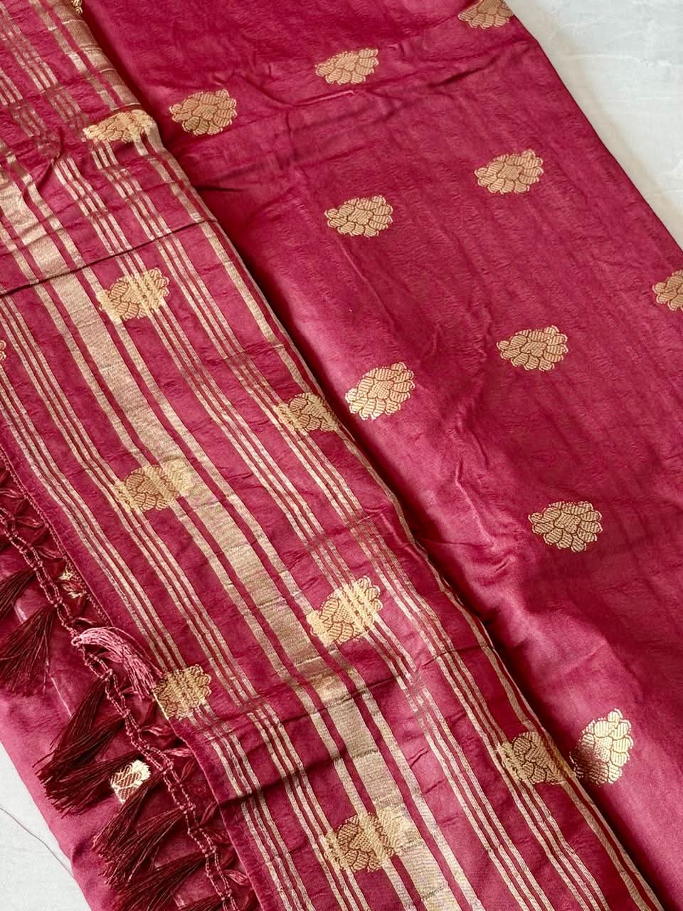 Exquisite Handloom Silk Saree with Rich Golden Zari Pallu