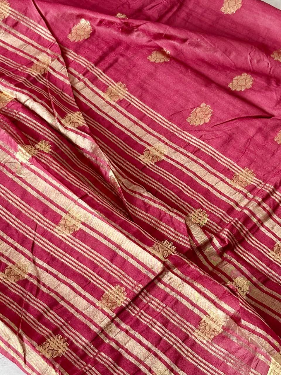 Exquisite Handloom Silk Saree with Rich Golden Zari Pallu