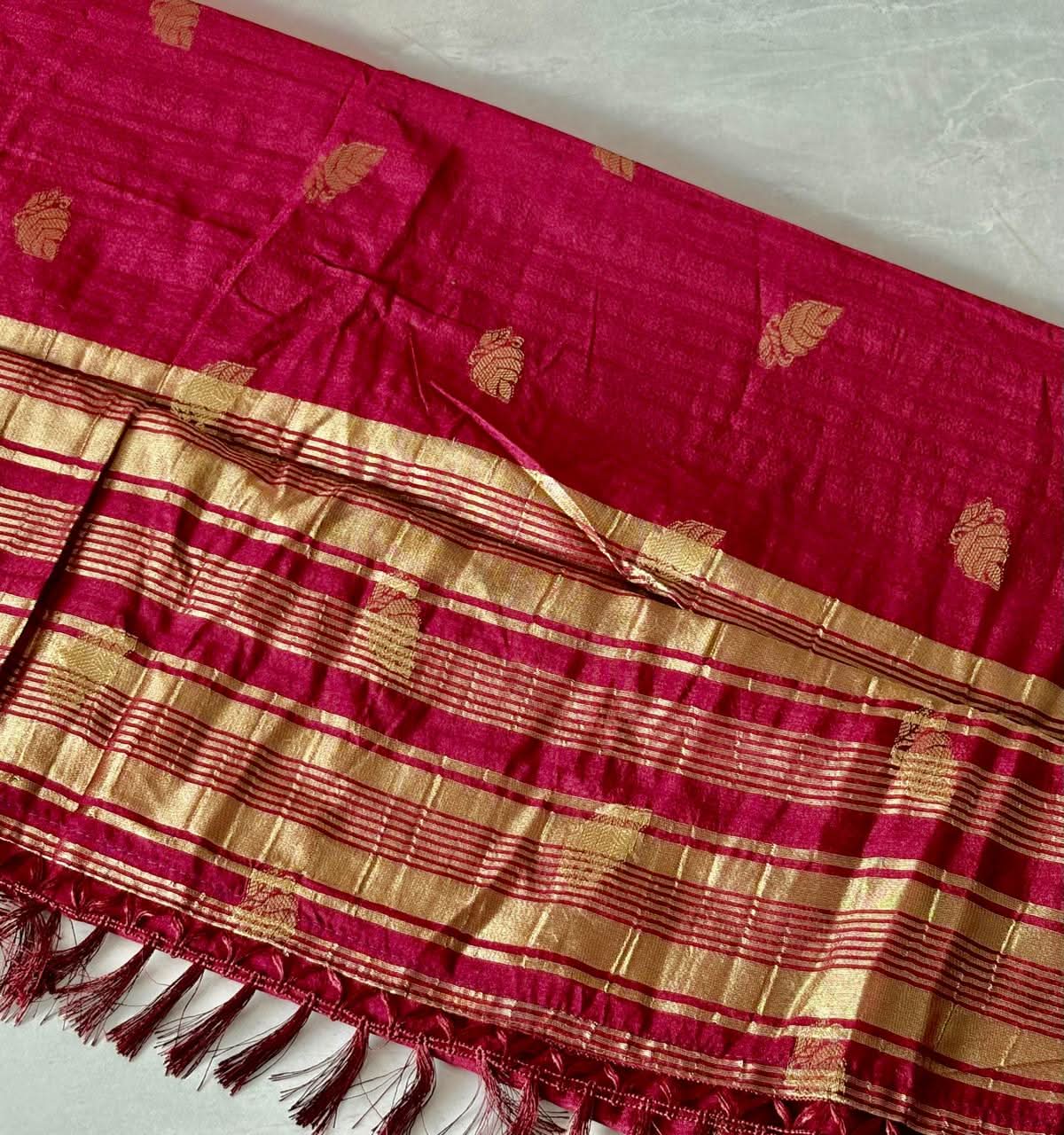 Exquisite Handloom Silk Saree with Rich Golden Zari Pallu